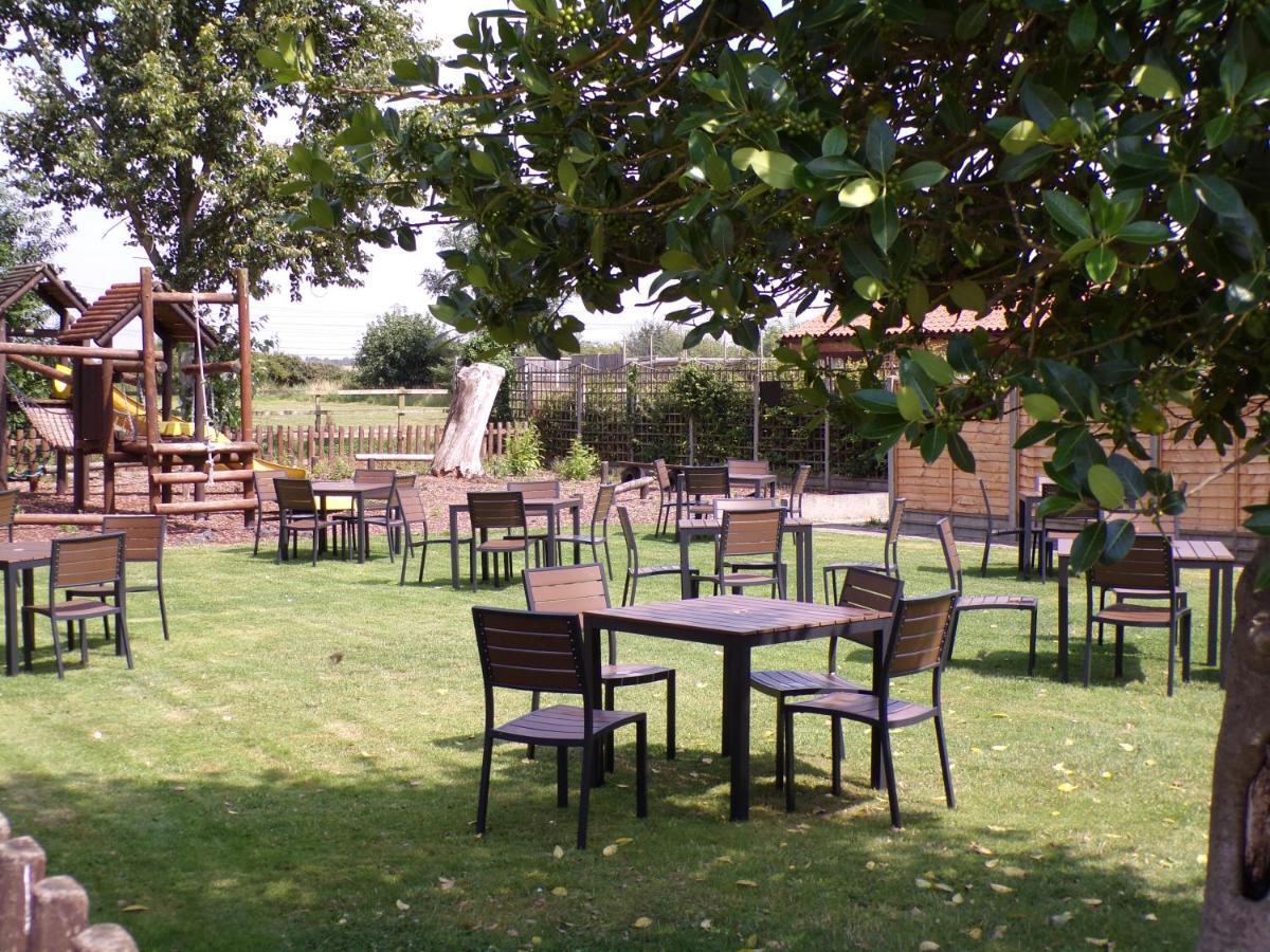 The Fountain At Tuxford & The Square And Compass Normanton On Trent Hotel Kültér fotó